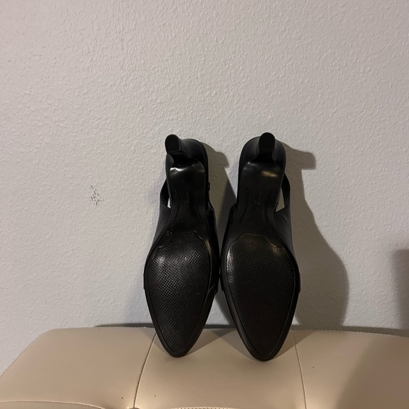 Easy Spirit Black Leather Heel with Sling Back Strap, Size 5.5. New in a box. - Picture 5 of 6